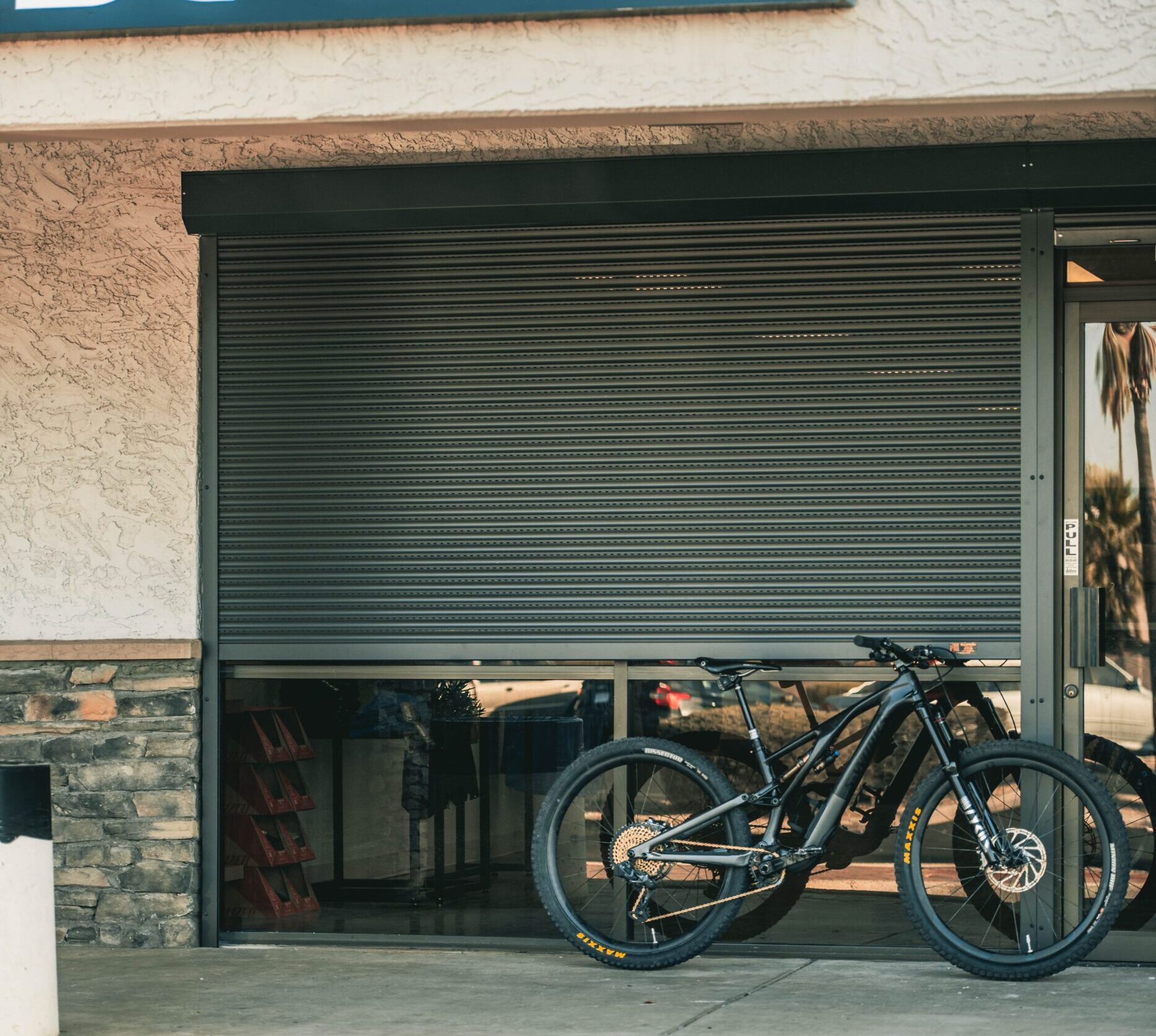 Roll A shield Rolling shutters. 