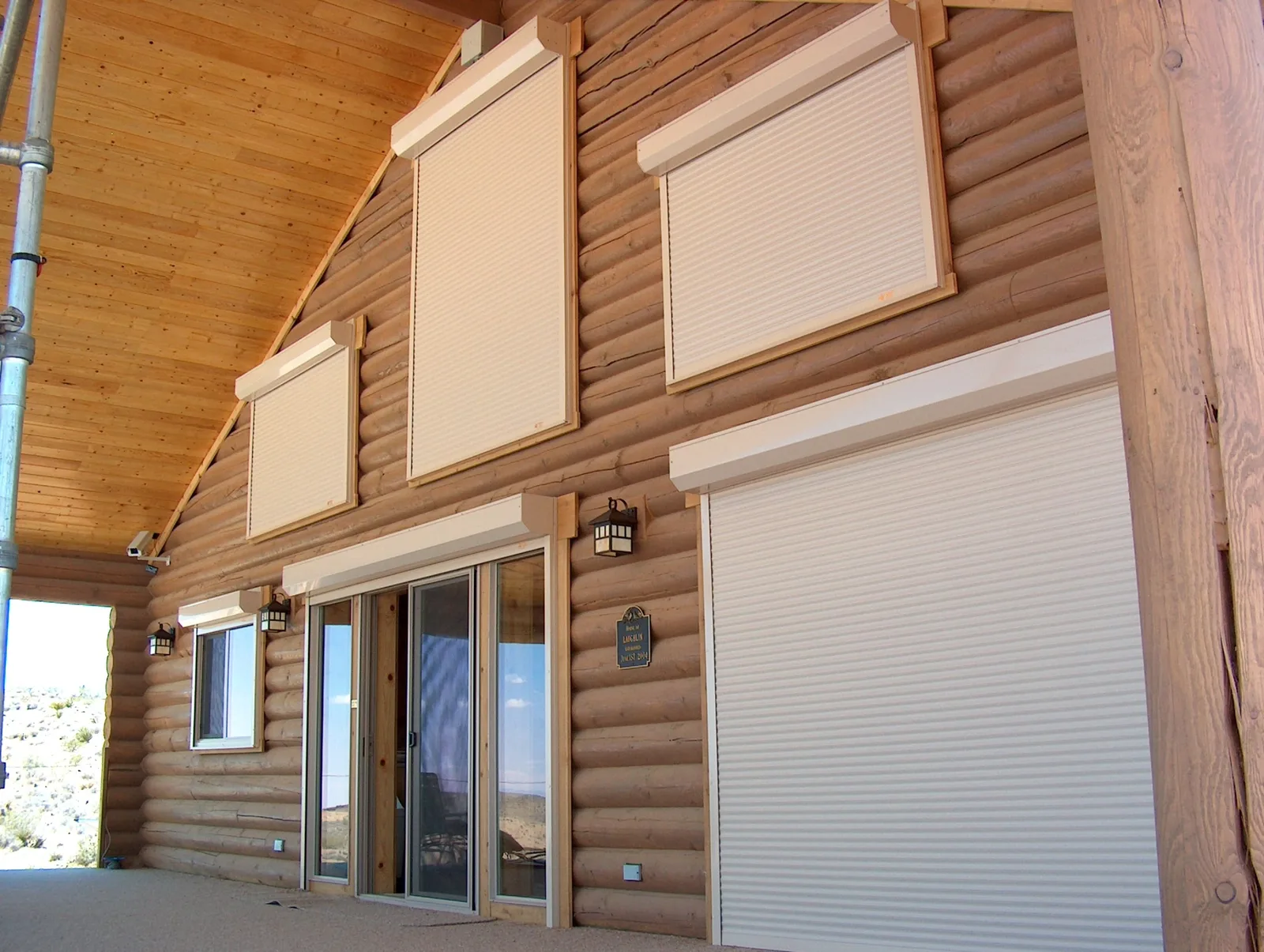 Vacation property protected by closed extruded rolling shutters