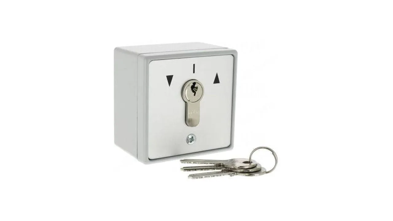 Key switch for rolling shutter access control
