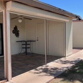 Storm bar reinforcing a rolling shutter opening